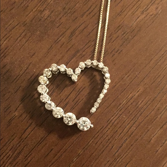 2 CT Diamond Heart Necklace - Picture 1 of 8